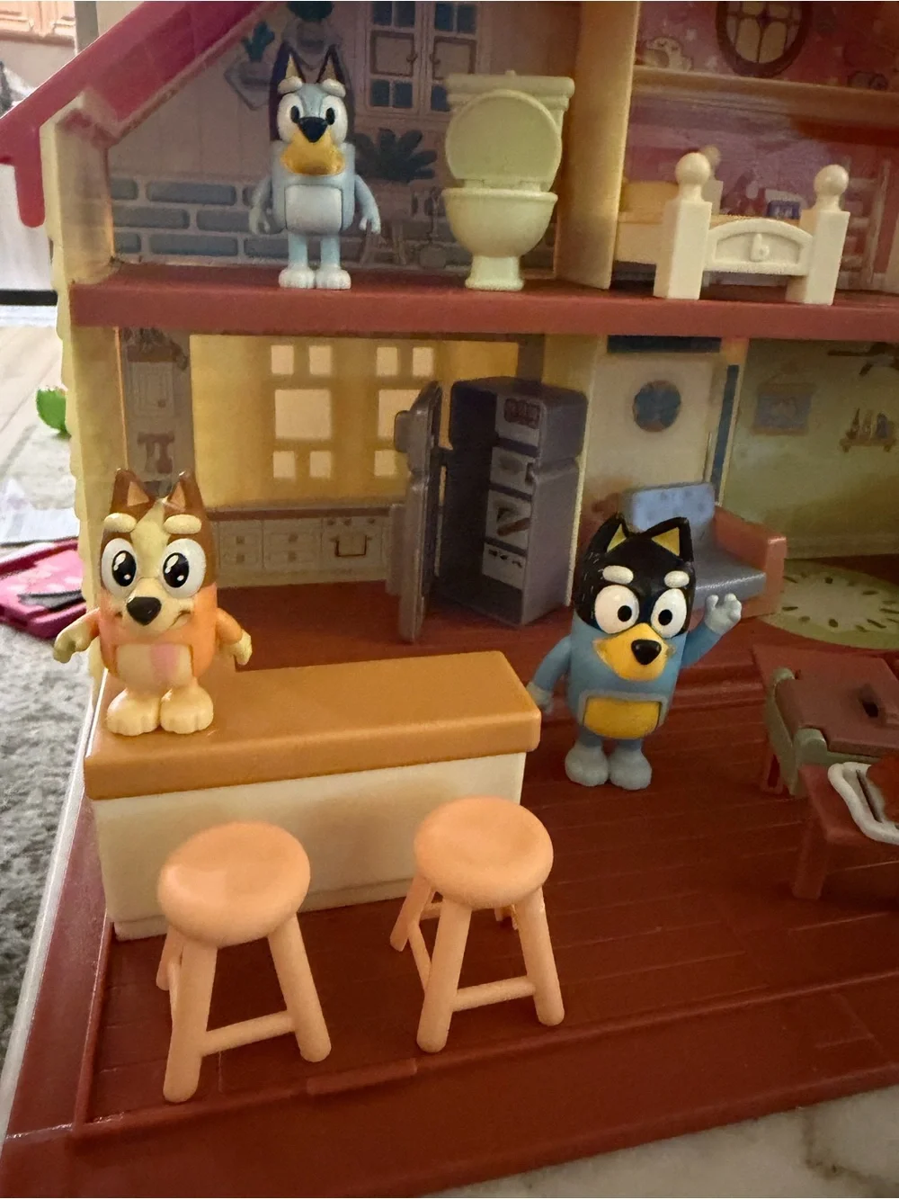 the Bluey Toy House Mega Bundle, Family Home & BBQ Playhouse by Moose Toys.